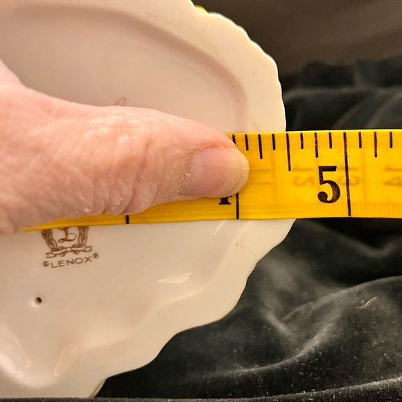 Lenox The Legendary Princesses Rapunzel Tangled Hair Fine Porcelain Demure Gift - Picture 17 of 17